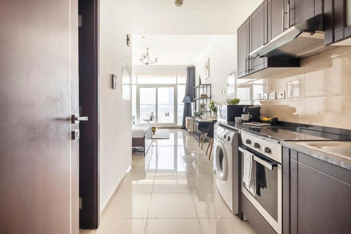 Frank Porter - Siraj Tower Apartment